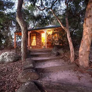 honeysuckle-cottages.queenslandhotels.net/